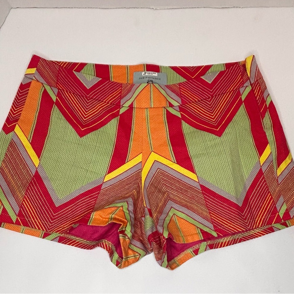 Judith March Shorts with Chevron Pattern Size Small‎